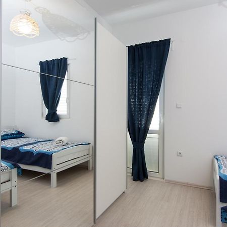 Lux Apartman S Pogledom Na More Trogir Kültér fotó