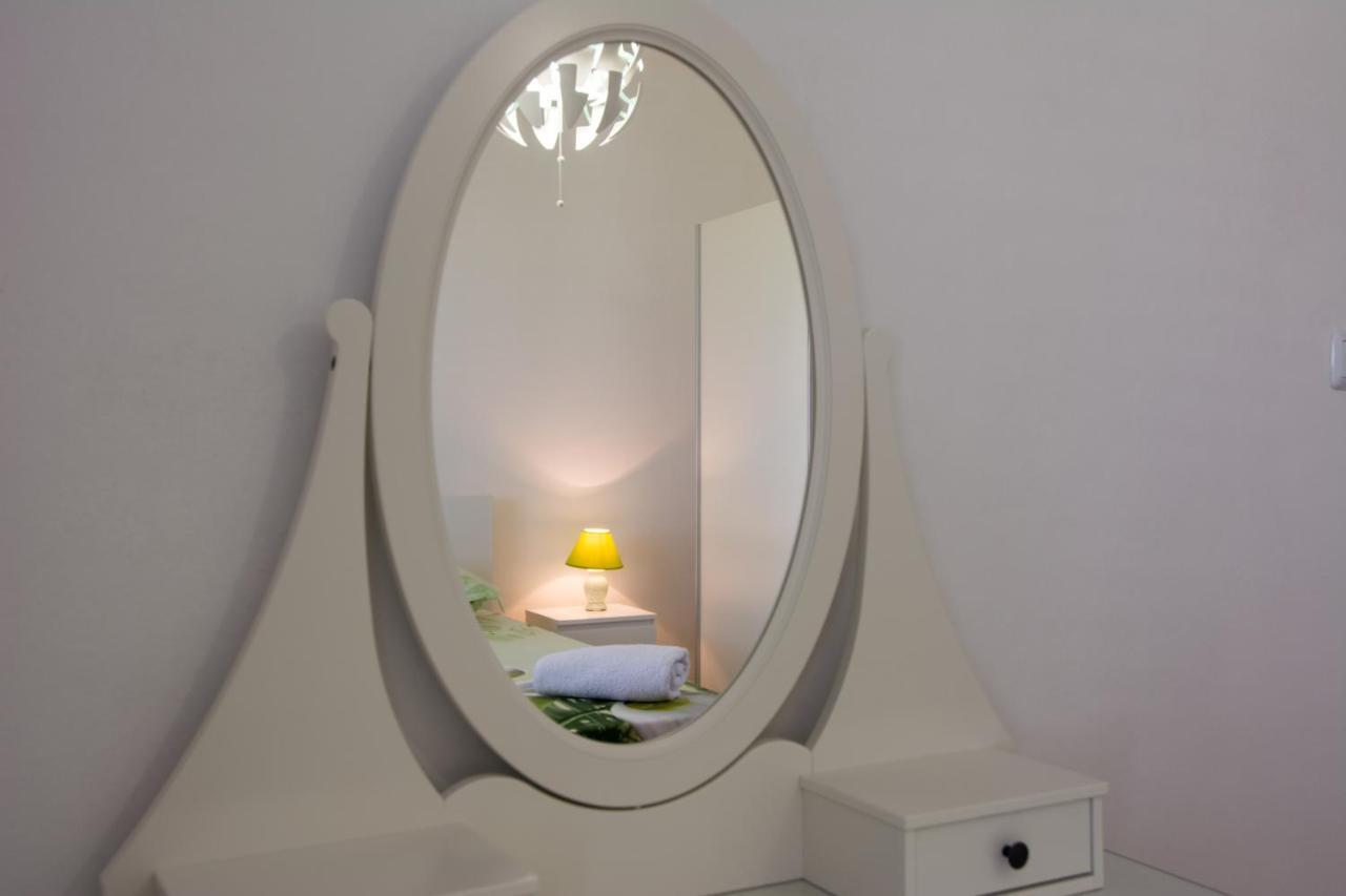 Lux Apartman S Pogledom Na More Trogir Kültér fotó
