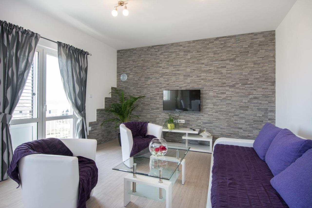Lux Apartman S Pogledom Na More Trogir Kültér fotó