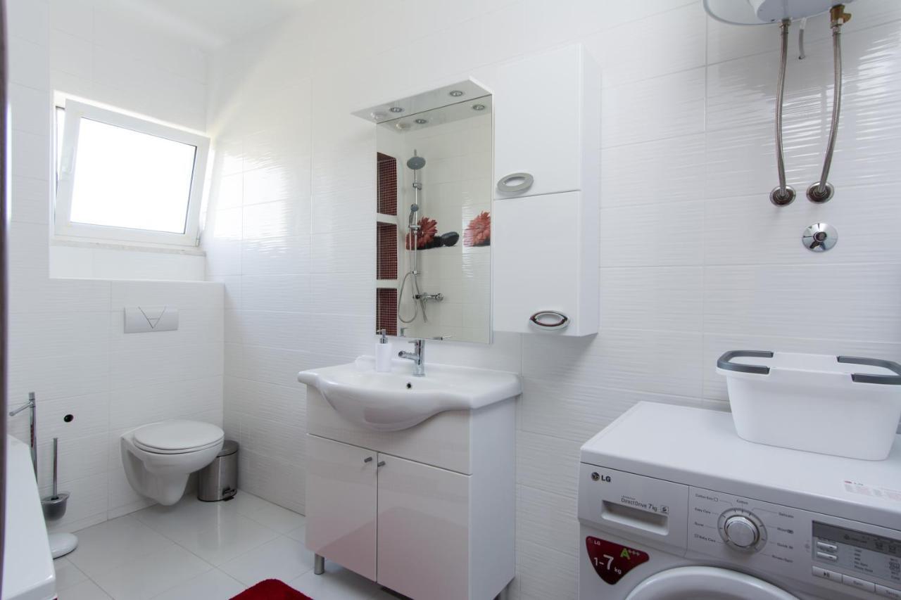 Lux Apartman S Pogledom Na More Trogir Kültér fotó
